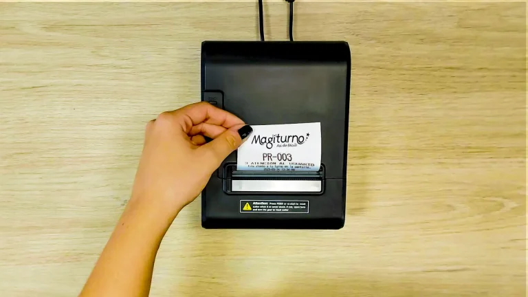 Usuario tomando su turno del sistema de turnos magisoft asistido virtual producto Magiturno